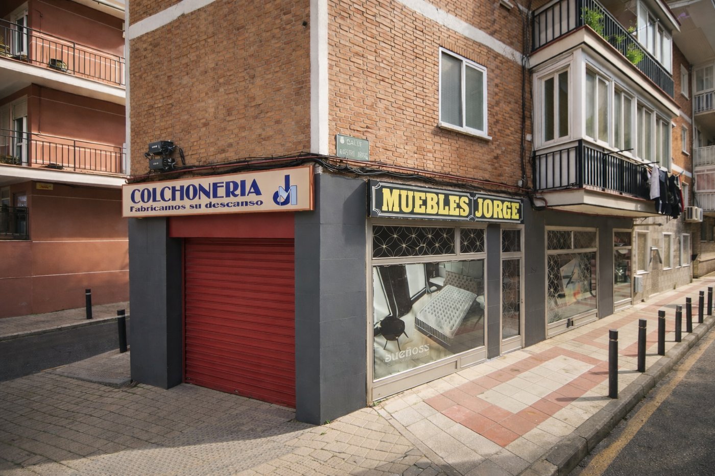 Fachada de Muebles Jorge en la Calle Maestro Bretón 25, Getafe