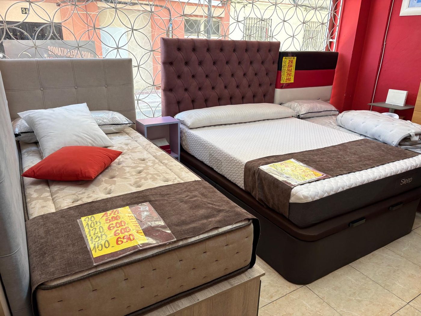 Bases tapizadas y cabeceros capitoné en nuestra tienda de Getafe